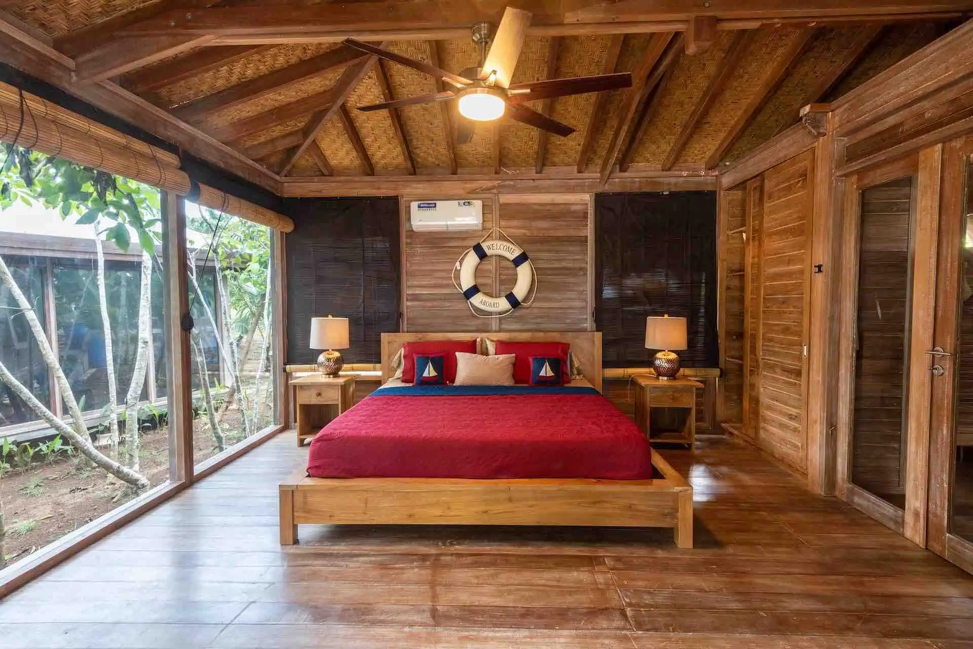 Las Perlas island Sonny Island Resort Panama cabin bedroom