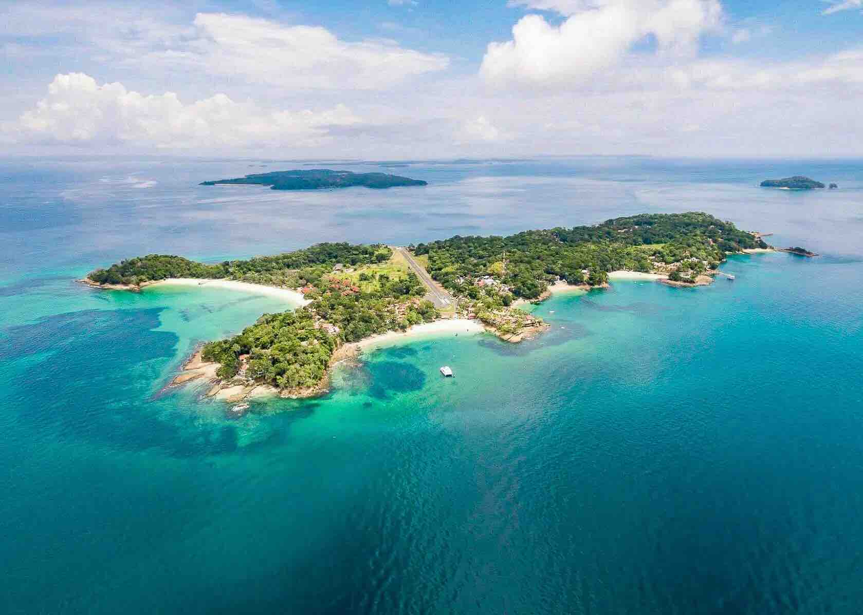 Pearl Islands Panama – Las Perlas Archipelago Aerial view of the Pearl Islands Panama and turquoise Pacific waters