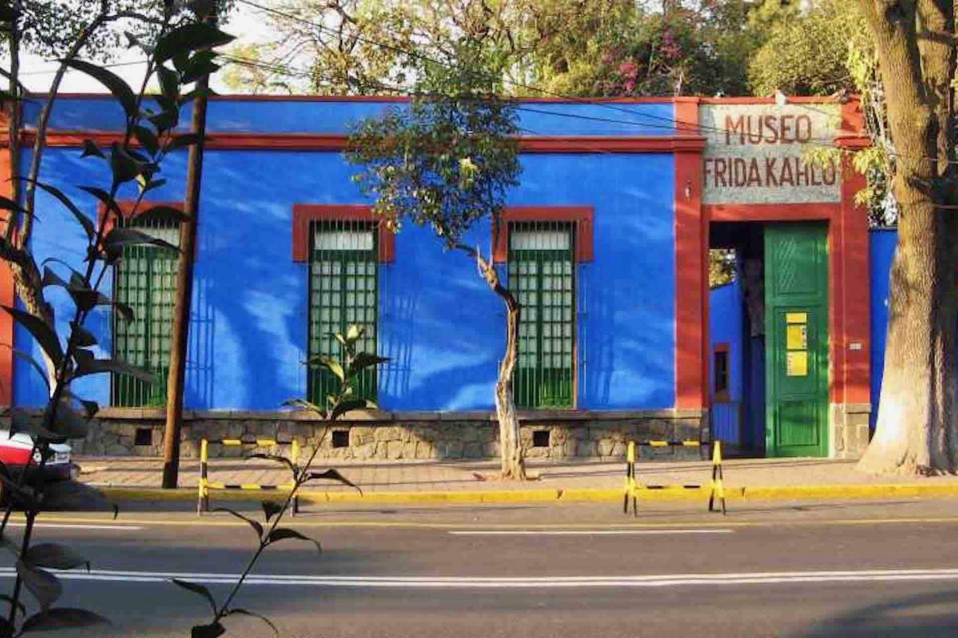 Frida Kahlo tour building in Mexico City 2 1