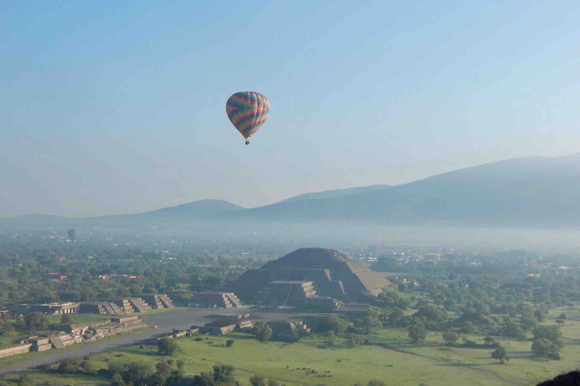 Paseo en globo aerostático por las pirámides de Teotihuacán 1