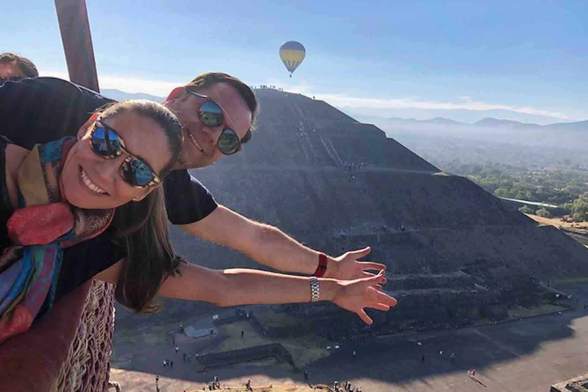 Teotihuacan hot air balloon tour guests selfie with pyramid