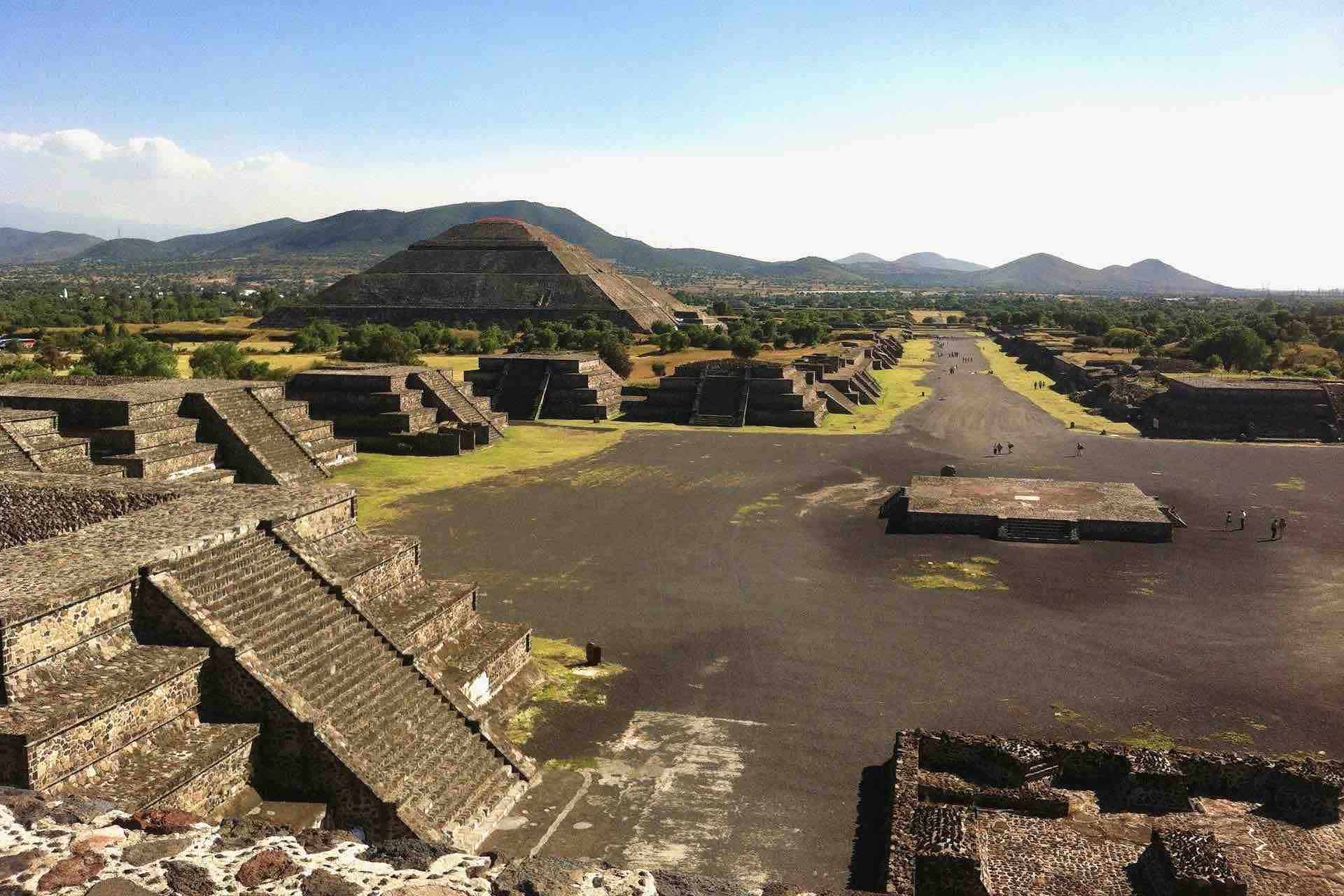 Teotihuacán pramids square