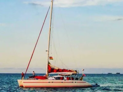 navegar en catamarán por las islas de San Blas vista lateral