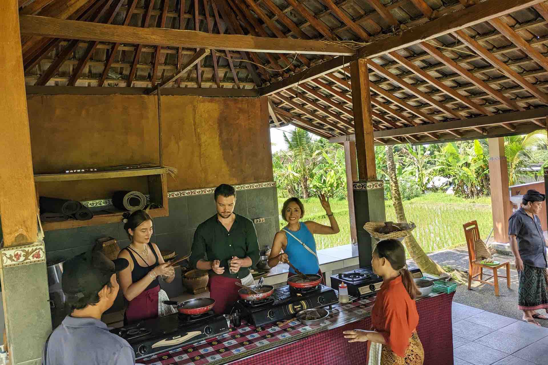Bali cooking class with guests and teachers