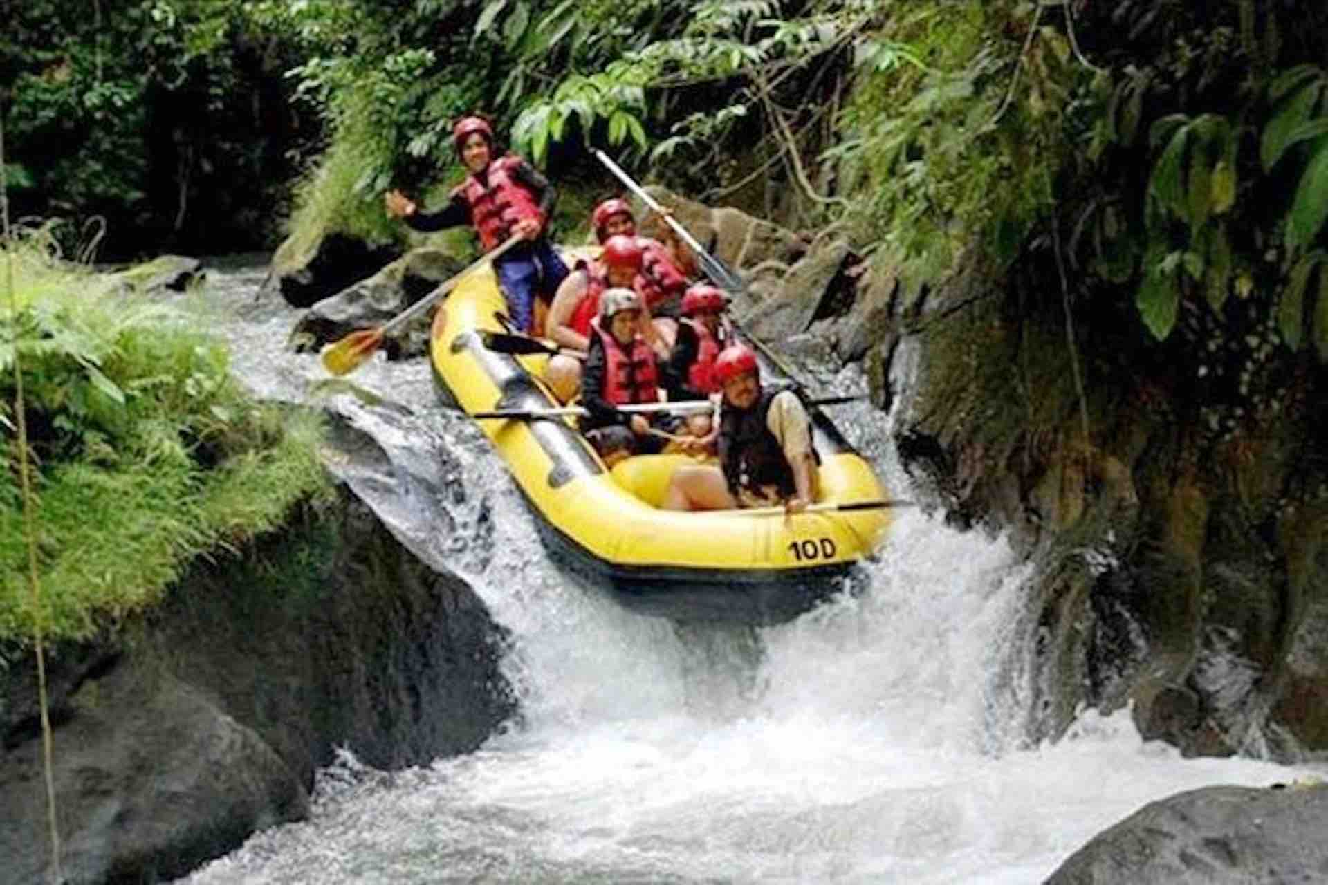 Bali River Rafting Ubud tour in Ayung river guests drop