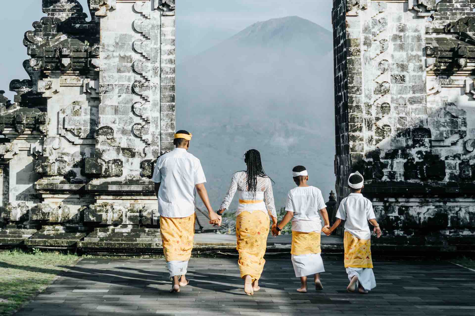 Bali Instagram tour family in traditional dress temple gate