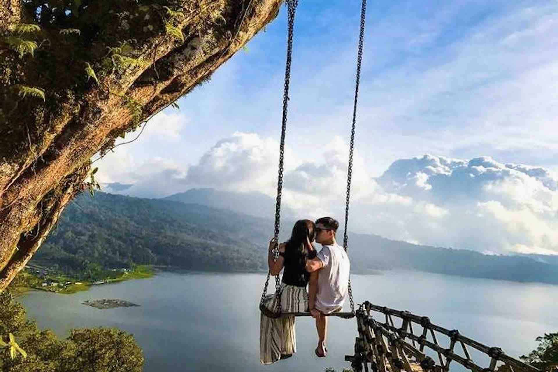 Bali Instagram tour kissing couple swing