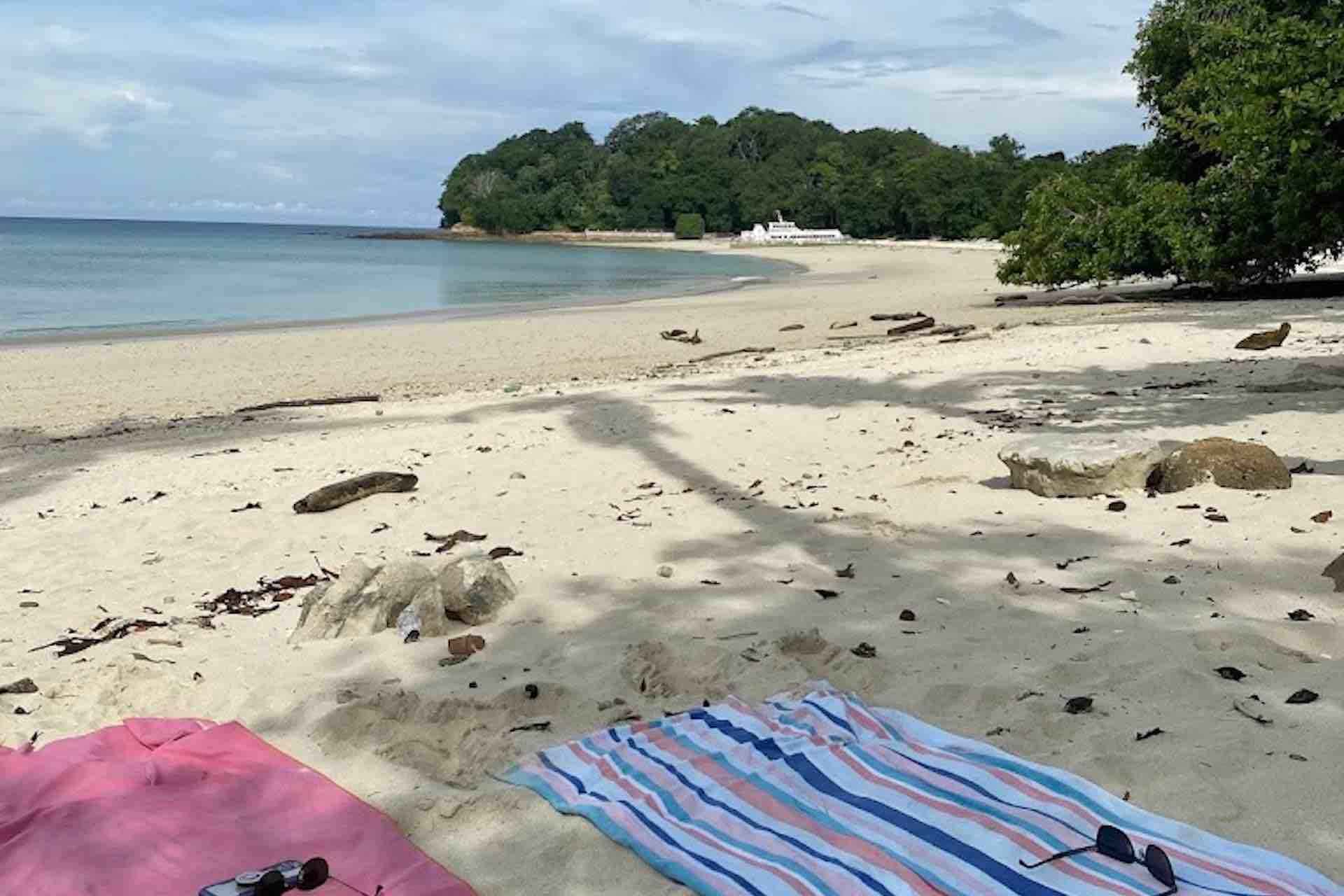 Contadora Las Perlas Island Pimienta y Sal beach towels