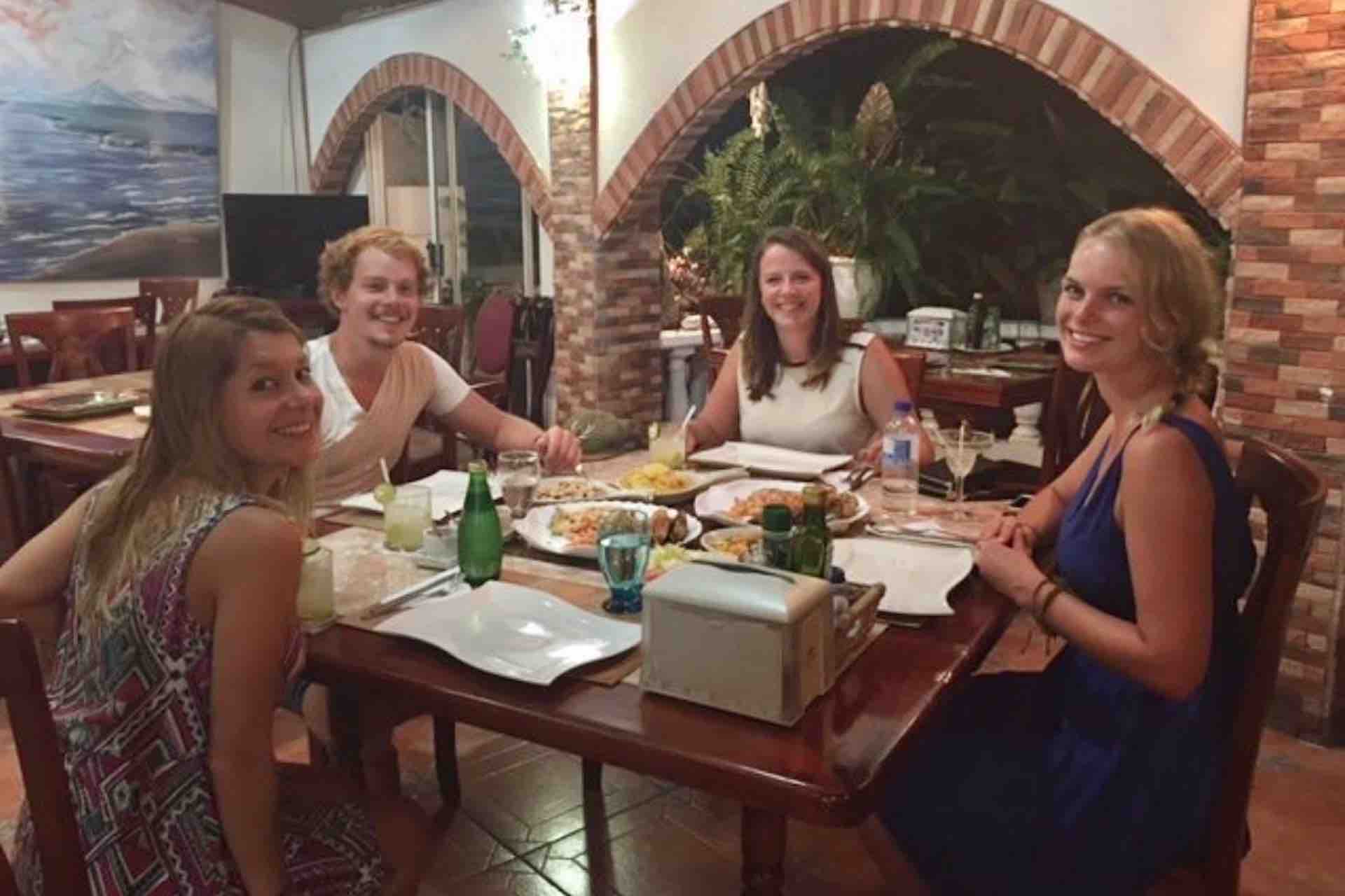 Contadora Las Perlas Island Pimienta y Sal dinner guests