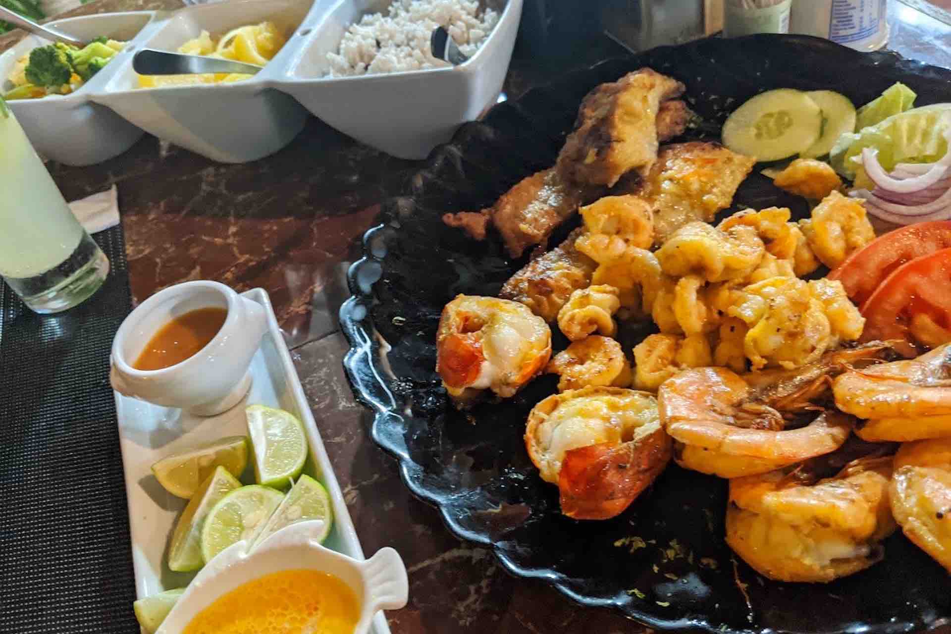 Contadora Las Perlas Island Pimienta y Sal seafood lunch