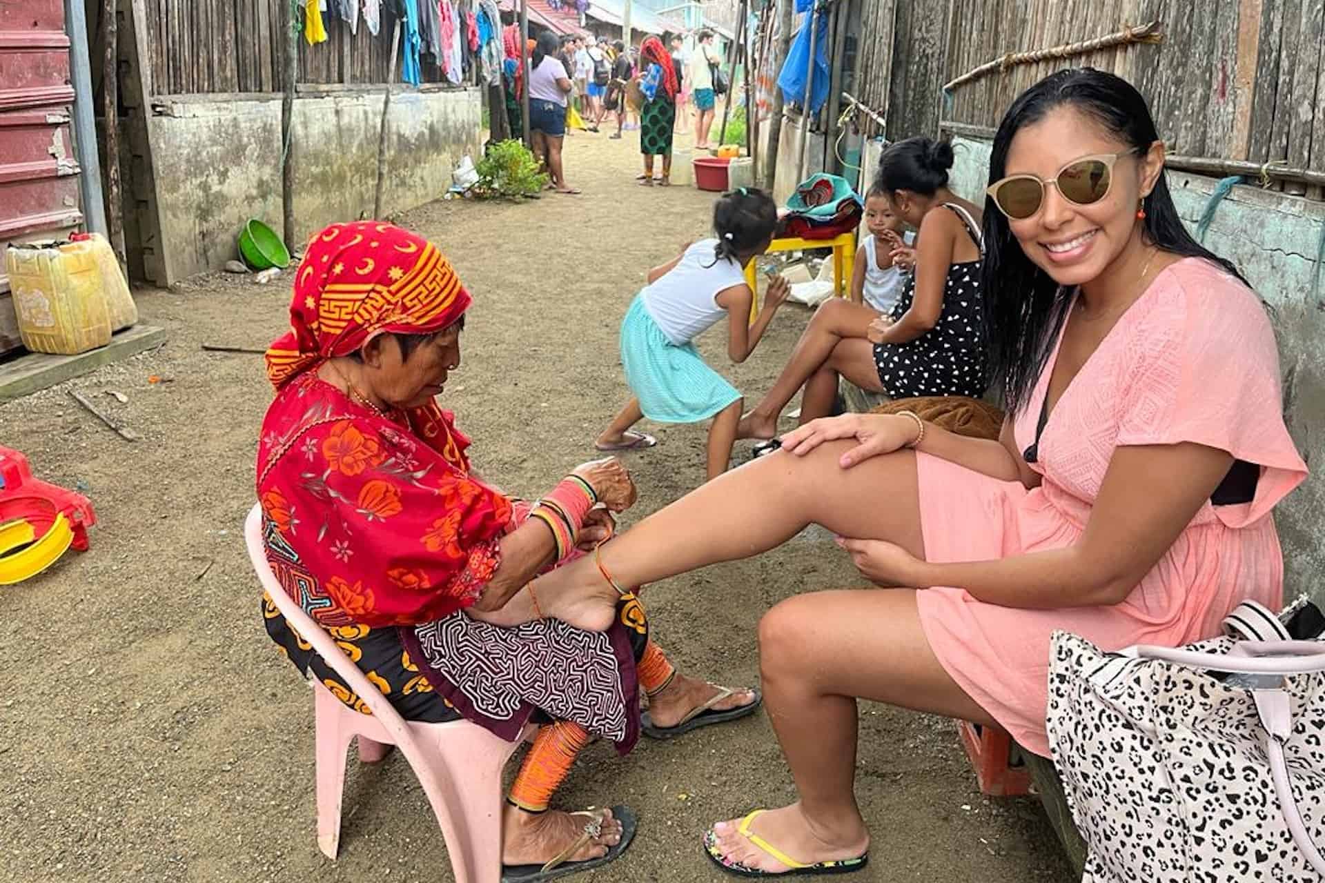 San Blas Panama Kuna comunity tour smiling woman getting an anklet