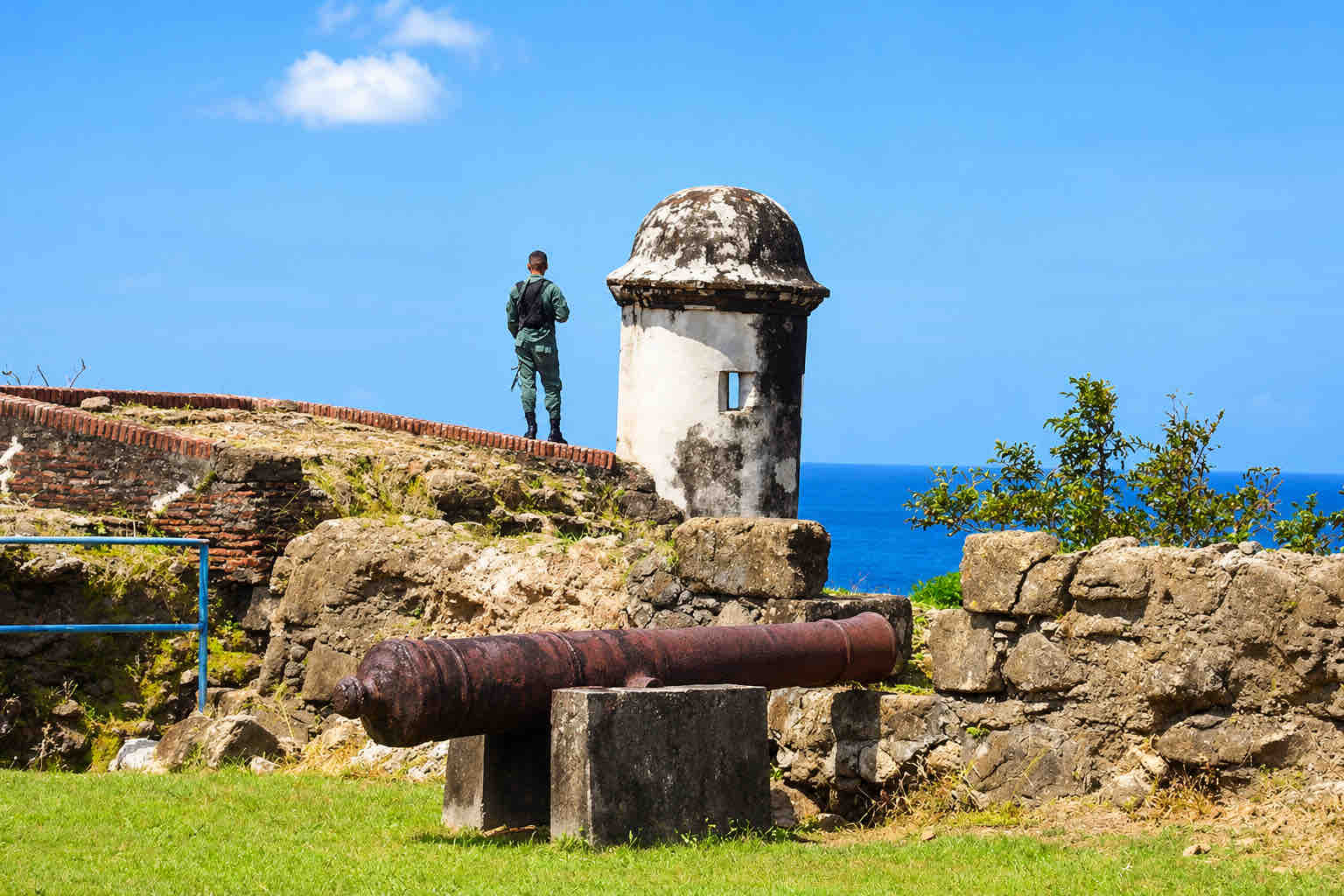 fort san lorenzo tour cannon and sentry tower