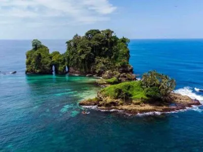 isla colón panamá bocas del toro isla pajaros vista aérea