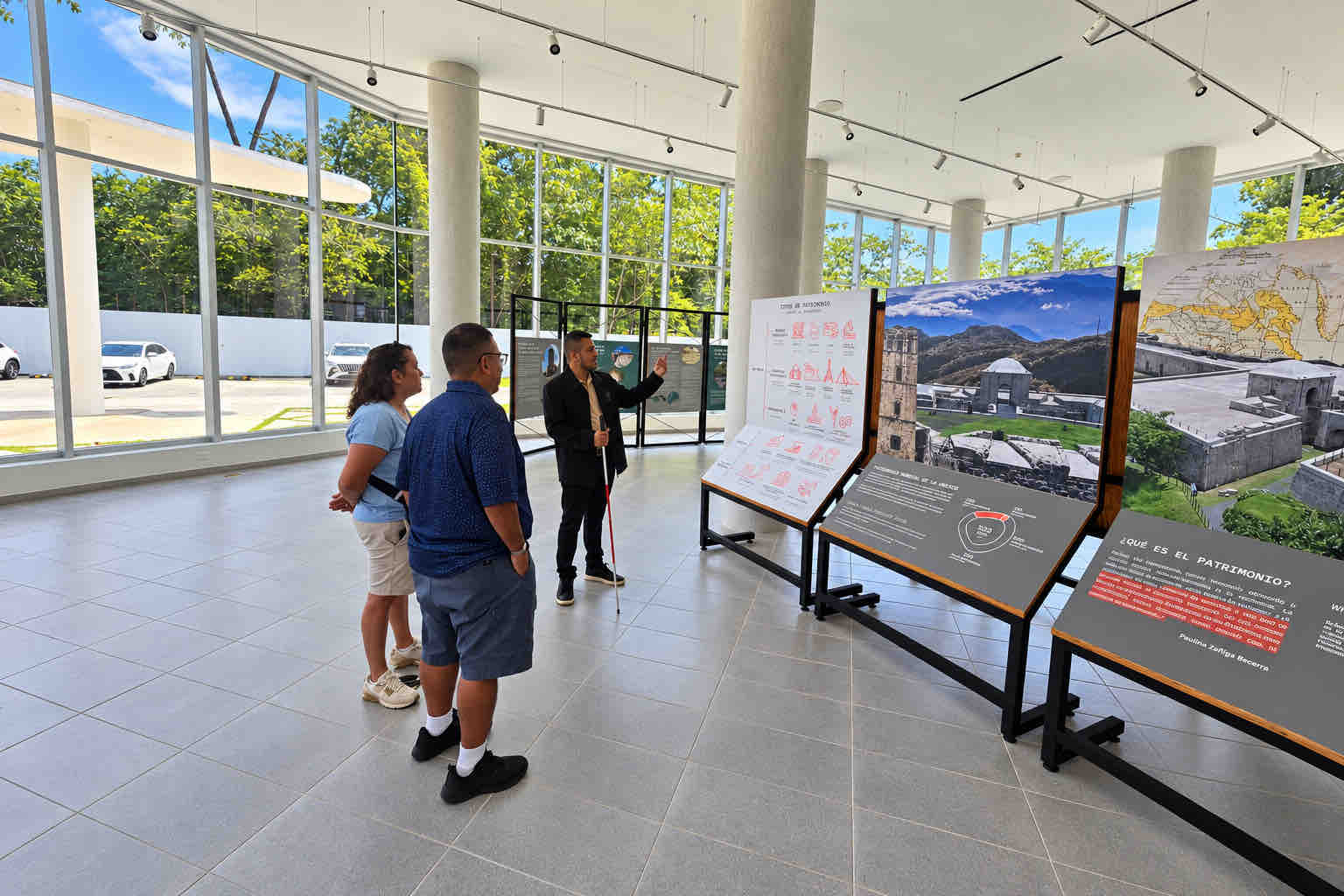 Guide explaining a heritage exhibition to two guests on a Panama Canal Shore Excursion from Colón