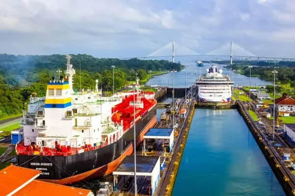 Datos sobre el Canal de Panamá y las esclusas de Miraflores
