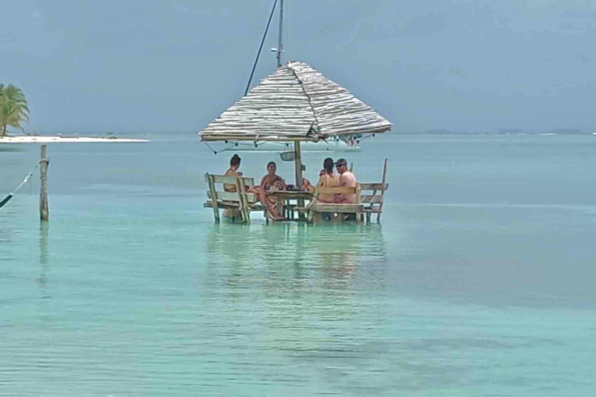 San Blas islands tour Holandeses island ocean table lunch