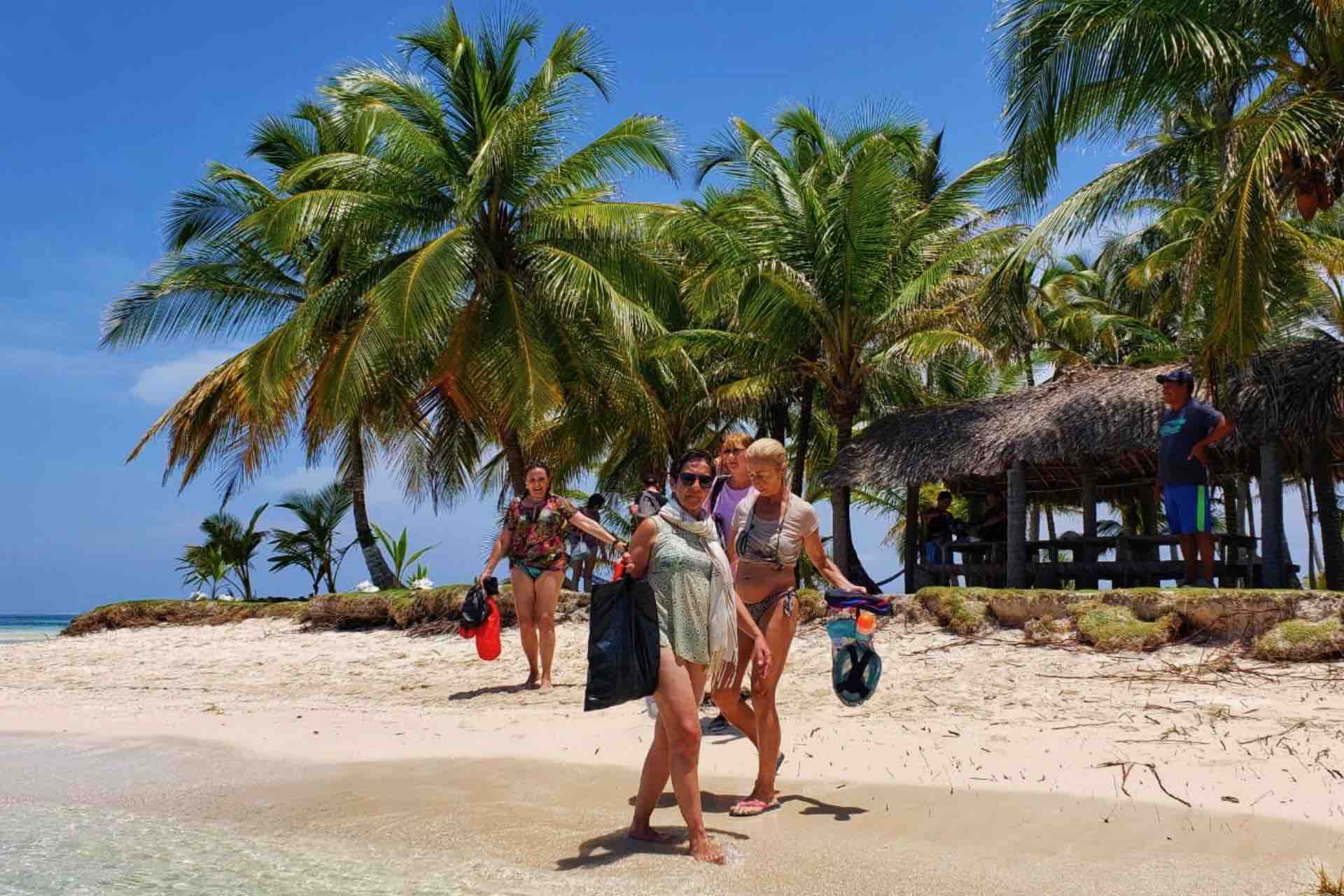 San Blas islands tour Holandeses panama tour guests women on beach
