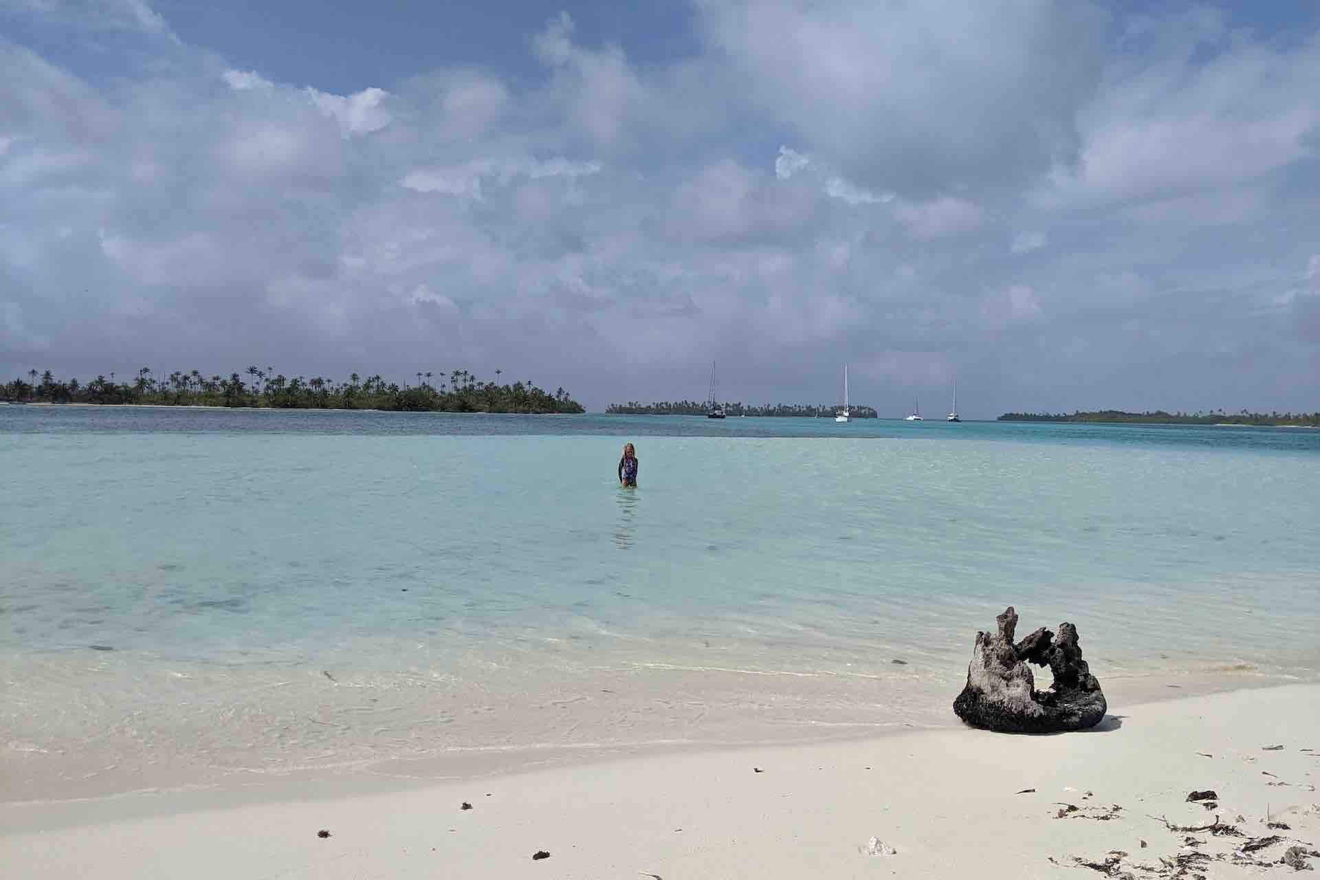 San Blas islands tour Holandeses panama white sand beach