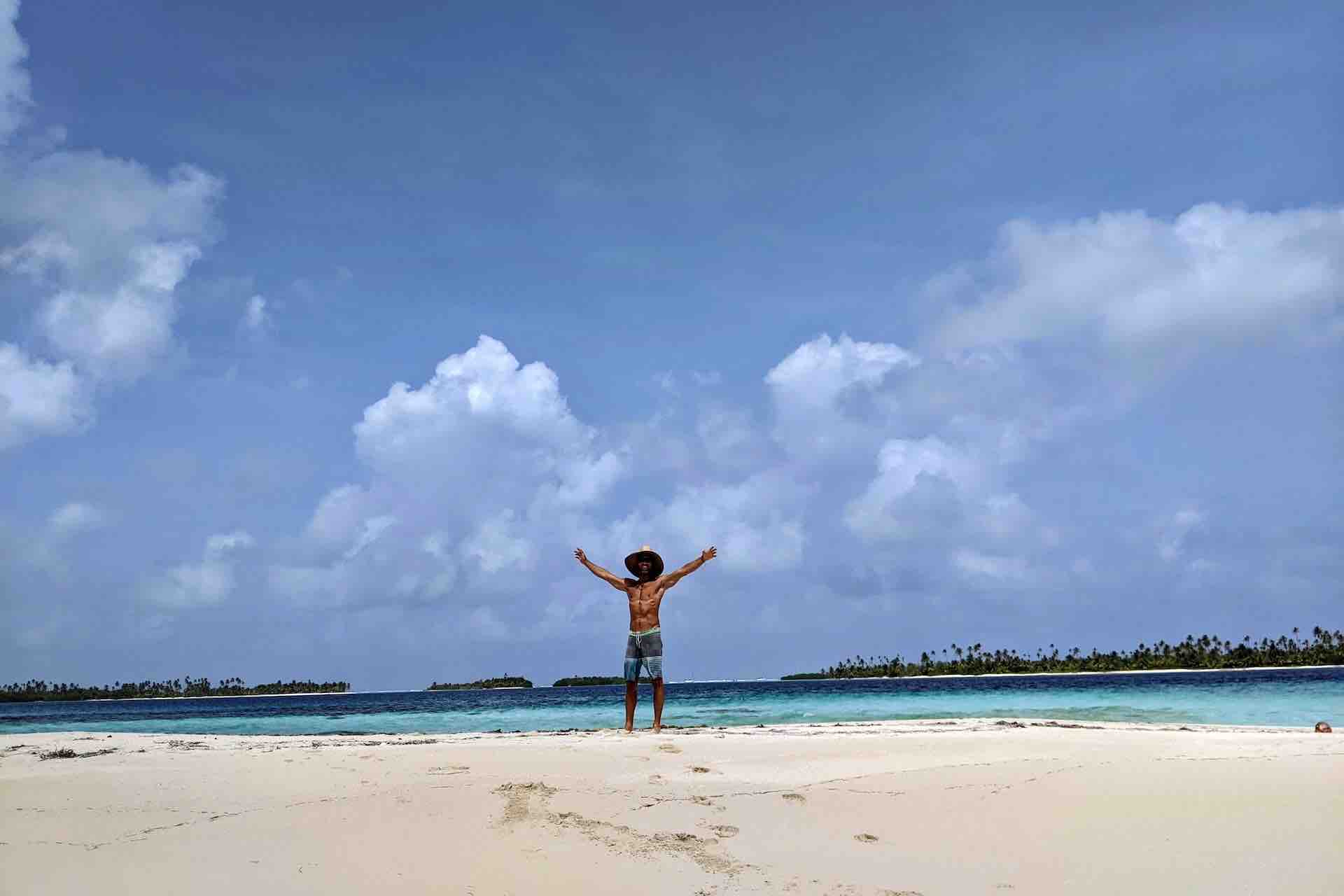 San Blas islands tour Holandeses tiny island white sand beach panama