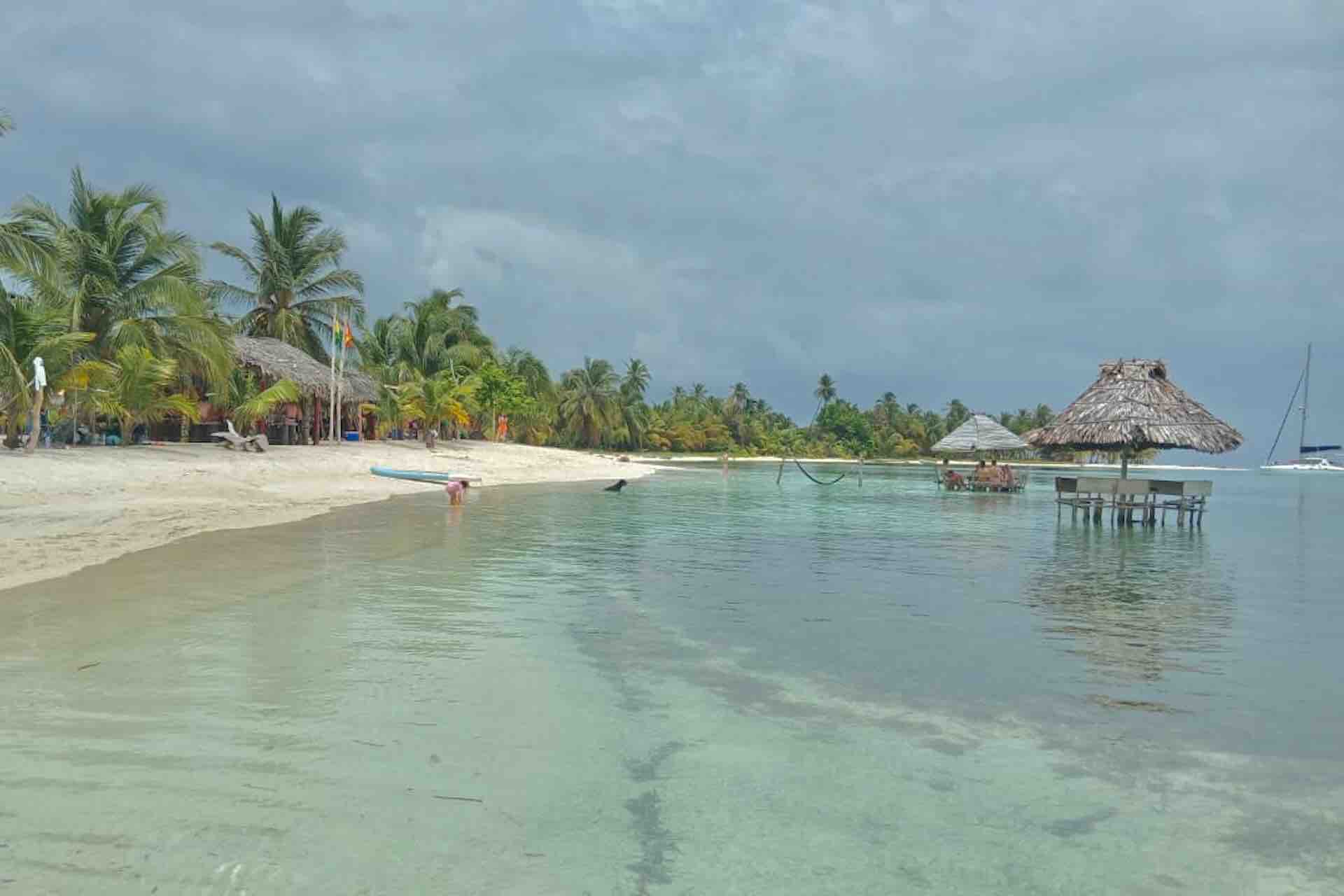San Blas islands tour Holandeses white sand beach panama